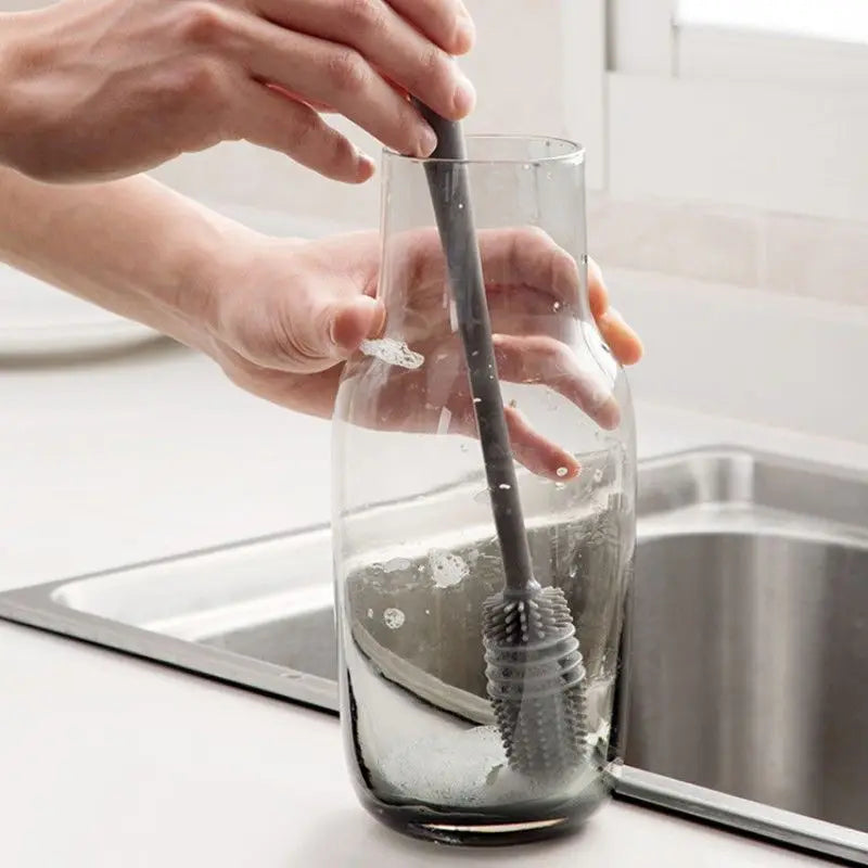 HydroHandle™ Glass Cleaner: The long handle makes it easy to reach every nook and cranny.